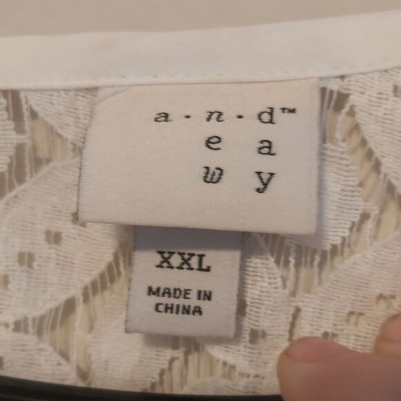 XXL White Lace Long Bell Sleeve Blouse - Picture 5 of 7